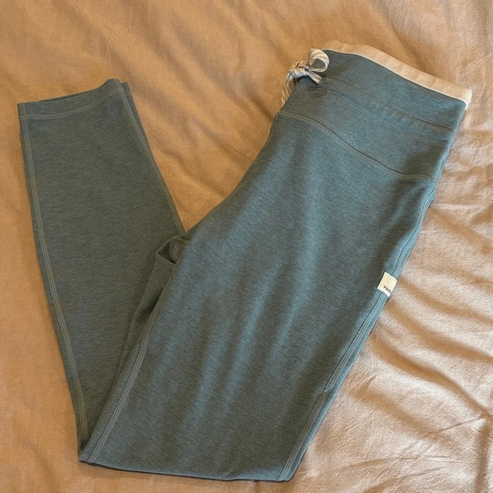 Vuori Teal Vibe Elevation leggings with Cream Accents - Picture 2 of 5